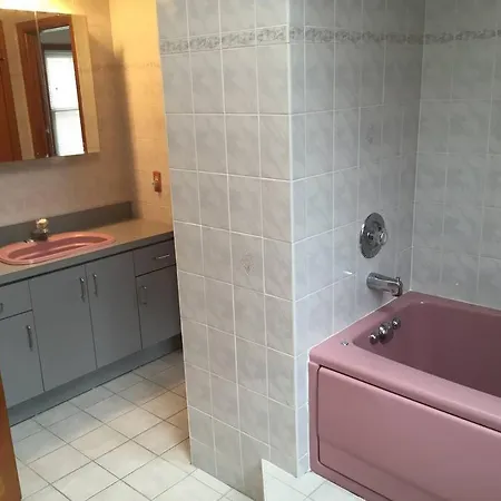 Private House With 4 Bedrooms And 2 Bathrooms And Direct Nyc Manhattan Train Only 10 Minute Walk Away Edison Exterior photo