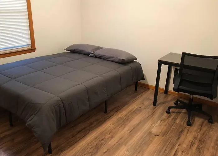 Private House With 4 Bedrooms And 2 Bathrooms And Direct Nyc Manhattan Train Only 10 Minute Walk Away