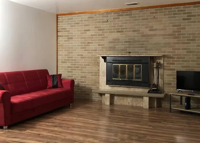 Private House With 4 Bedrooms And 2 Bathrooms And Direct Nyc Manhattan Train Only 10 Minute Walk Away