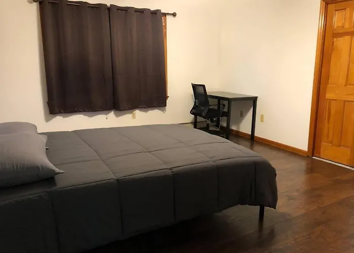 Private House With 4 Bedrooms And 2 Bathrooms And Direct Nyc Manhattan Train Only 10 Minute Walk Away