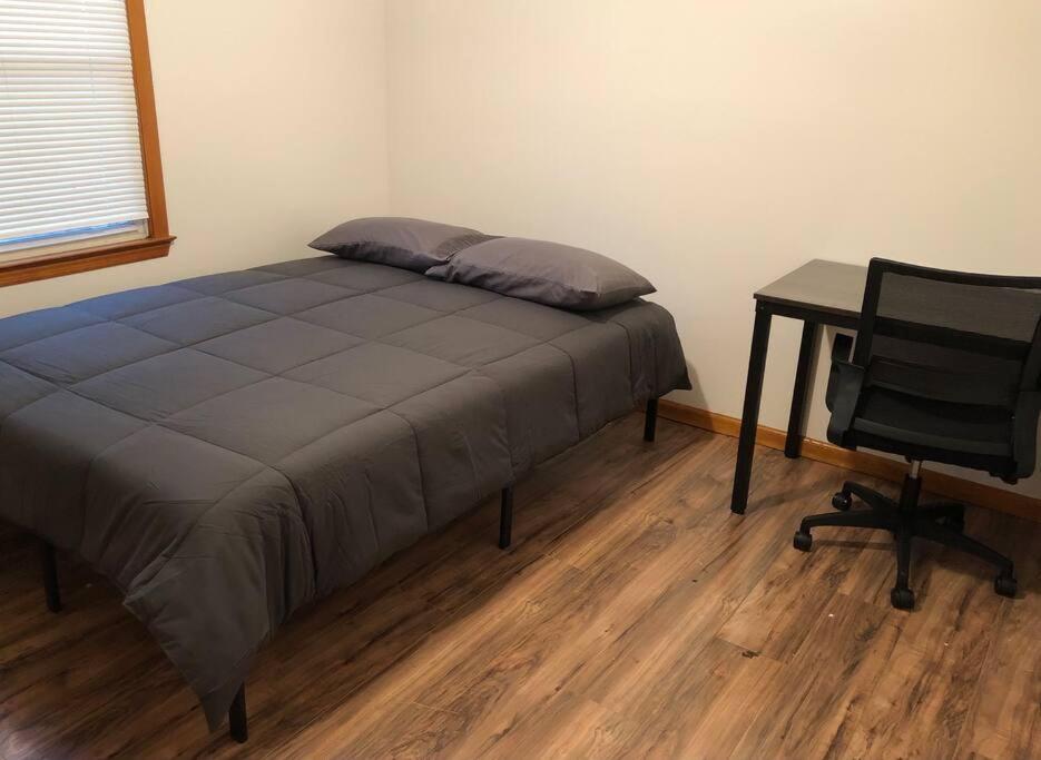 Private House With 4 Bedrooms And 2 Bathrooms And Direct Nyc Manhattan Train Only 10 Minute Walk Away Apartment