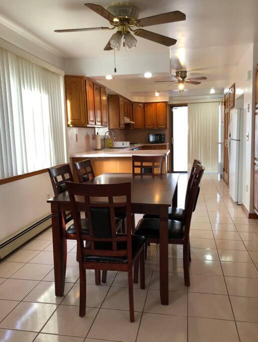 Private House With 4 Bedrooms And 2 Bathrooms And Direct Nyc Manhattan Train Only 10 Minute Walk Away Apartment *