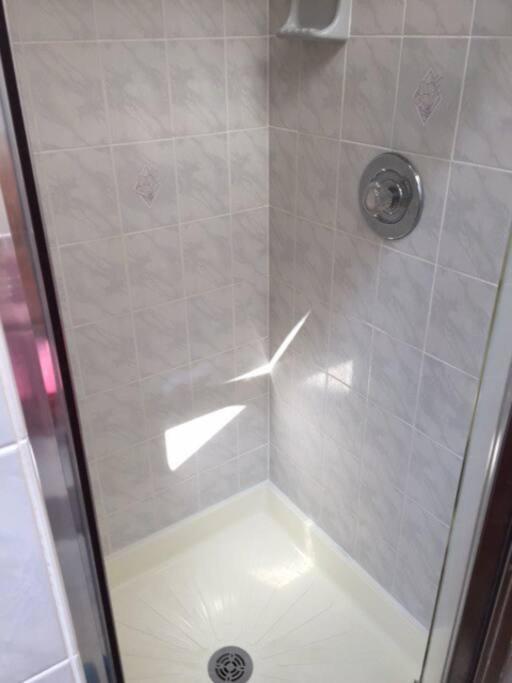 Apartment Private House With 4 Bedrooms And 2 Bathrooms And Direct Nyc Manhattan Train Only 10 Minute Walk Away