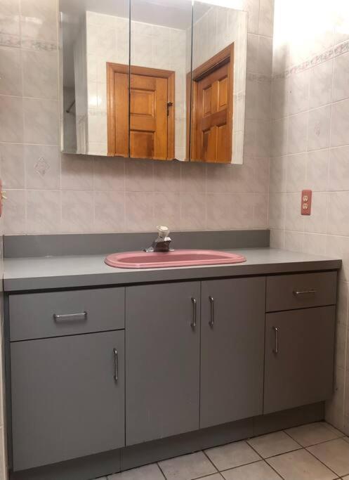 Private House With 4 Bedrooms And 2 Bathrooms And Direct Nyc Manhattan Train Only 10 Minute Walk Away *