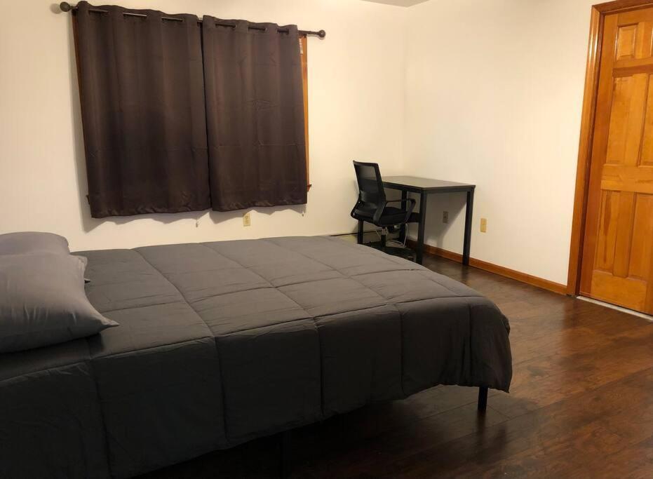 Private House With 4 Bedrooms And 2 Bathrooms And Direct Nyc Manhattan Train Only 10 Minute Walk Away Apartment *