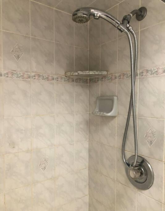 Apartment Private House With 4 Bedrooms And 2 Bathrooms And Direct Nyc Manhattan Train Only 10 Minute Walk Away *