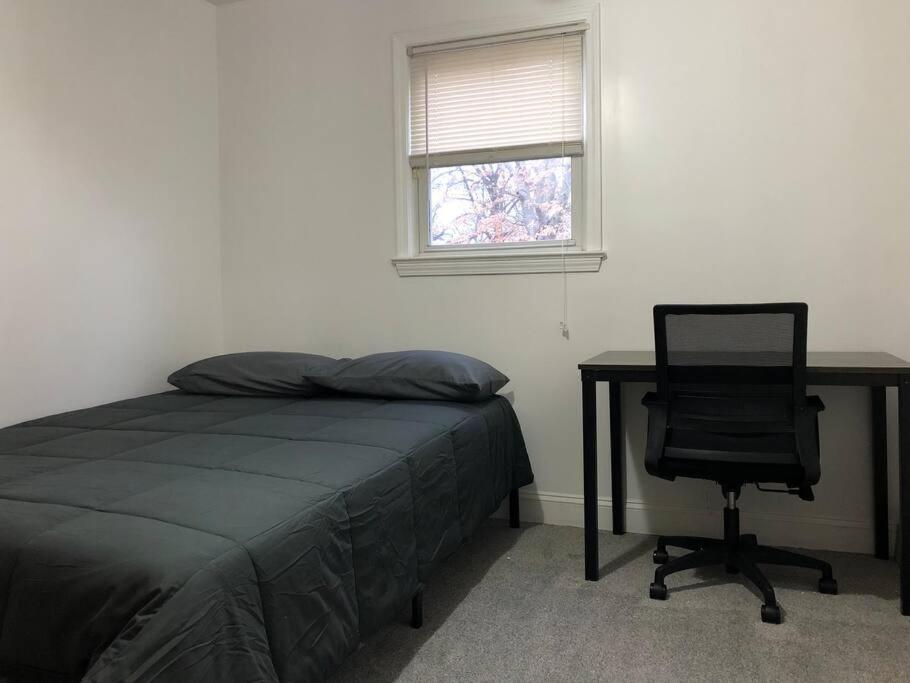 Private House With 4 Bedrooms And 2 Bathrooms And Direct Nyc Manhattan Train Only 10 Minute Walk Away Apartment *