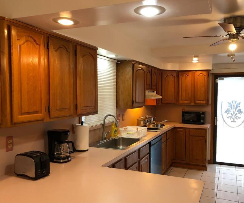Private House With 4 Bedrooms And 2 Bathrooms And Direct Nyc Manhattan Train Only 10 Minute Walk Away *